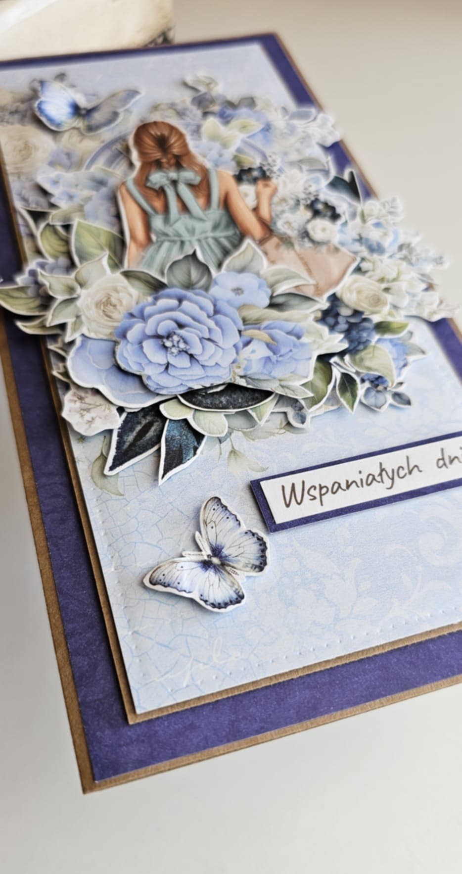 Kobieta w Kwiatowej Harmonii - obrazek 4