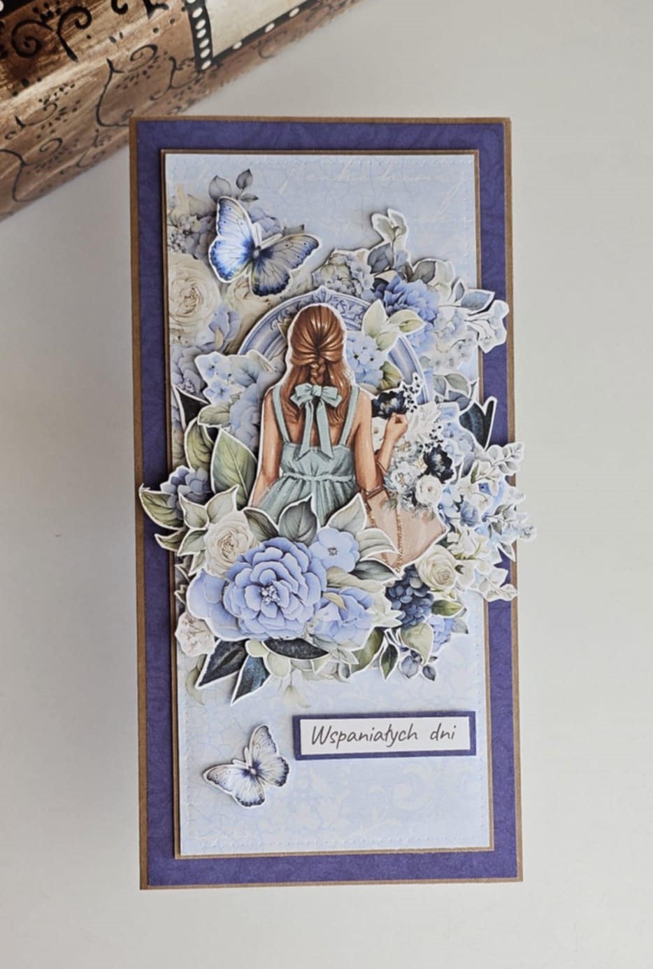 Kobieta w Kwiatowej Harmonii - obrazek 5